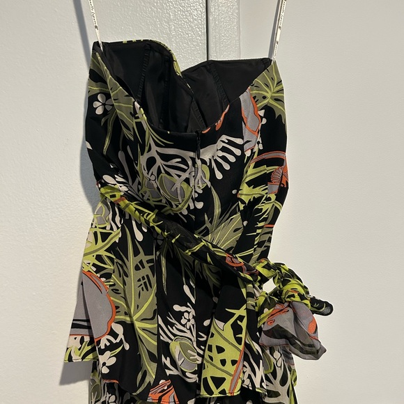 Nanette Lepore Silk Strapless Top w/Sweetheart neckline in a Tropical Print - Picture 5 of 6